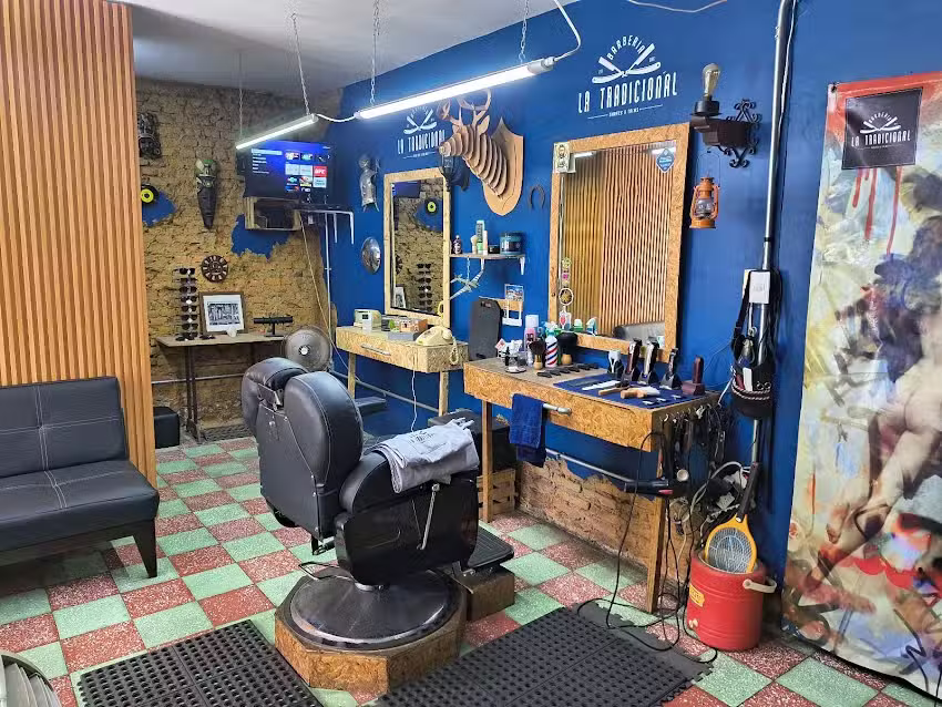 La Tradicional Barber&iacute;a & Tatuajes