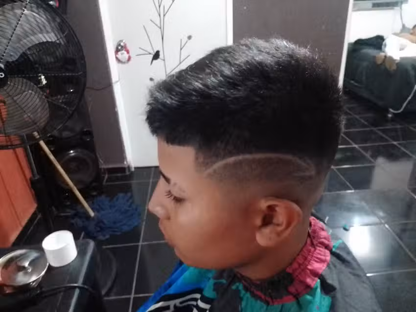 Lady BARBER THE RAZOR LOUNGE