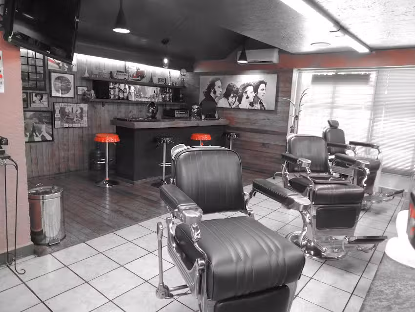 Le Parisien Barber Shop Las Aguilas