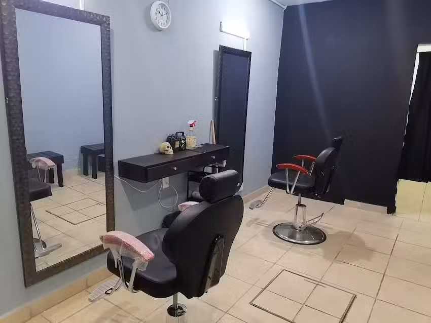 LHPELUQUERIAYBARBERIA