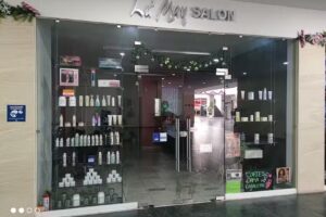 Lu&rsquo; May Salon
