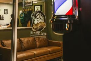 Lucky Bastard Barber&iacute;a