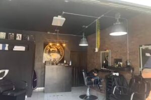 M & L URBAN BARBER SHOP