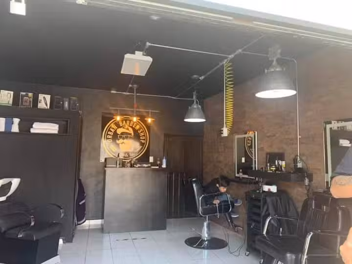 M & L URBAN BARBER SHOP
