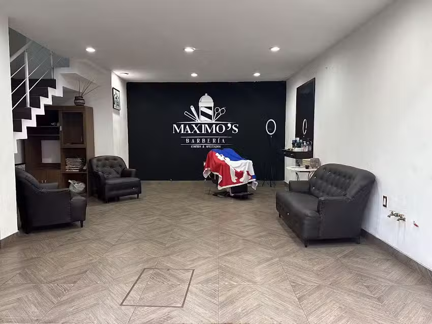MAXIMO&rsquo;S BARBER&Iacute;A
