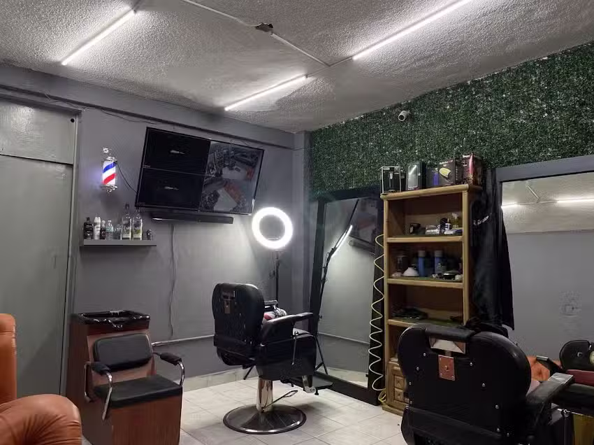Mike&rsquo;s Barber Studio