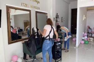 Mujer Bonita by Itzel & Karen