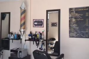 OWL&rsquo;S BARBER SHOP