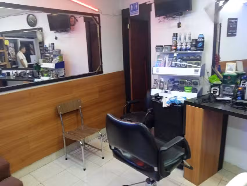 Peluquer&iacute;a & Barber&iacute;a &ldquo;Valdez&rdquo;