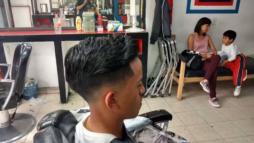 Peluquer&iacute;a Barbershop La Casa