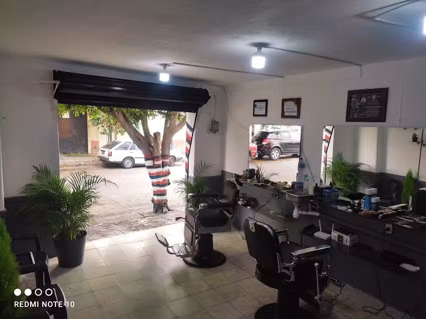 Peluquer&iacute;a Cl&aacute;sica & Barber Shop