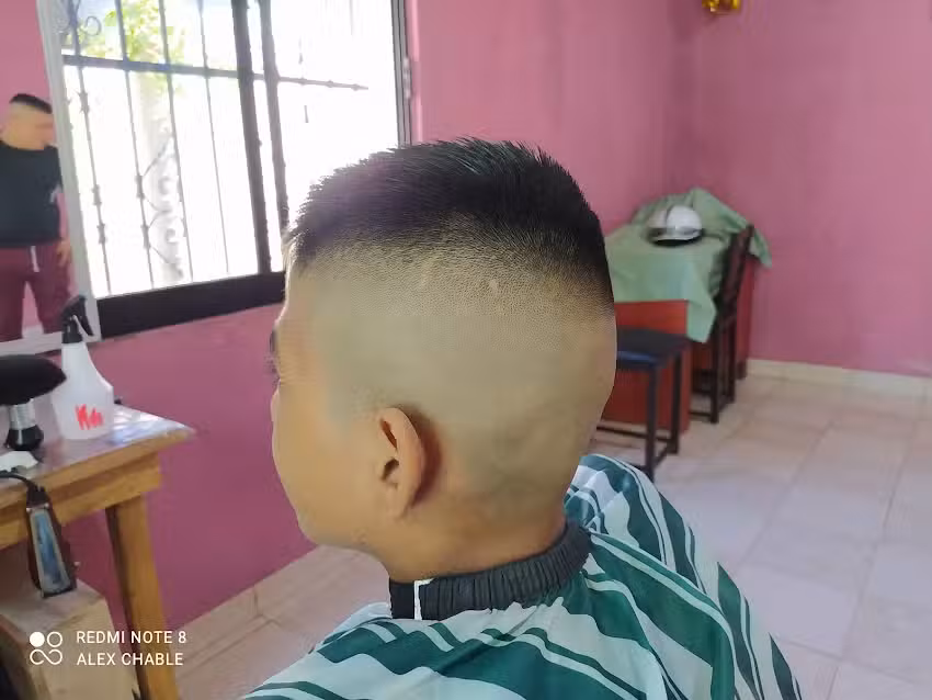 PELUQUER&Iacute;A CONTRERAS