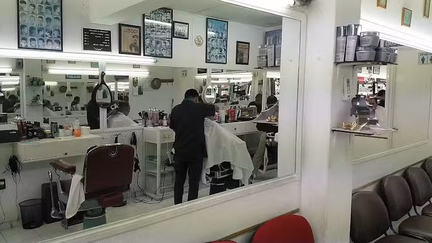 Peluquer&iacute;a El Caballero &ndash; Barber Shop