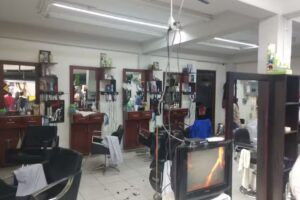 Peluquer&iacute;a & Estetica Eiffel