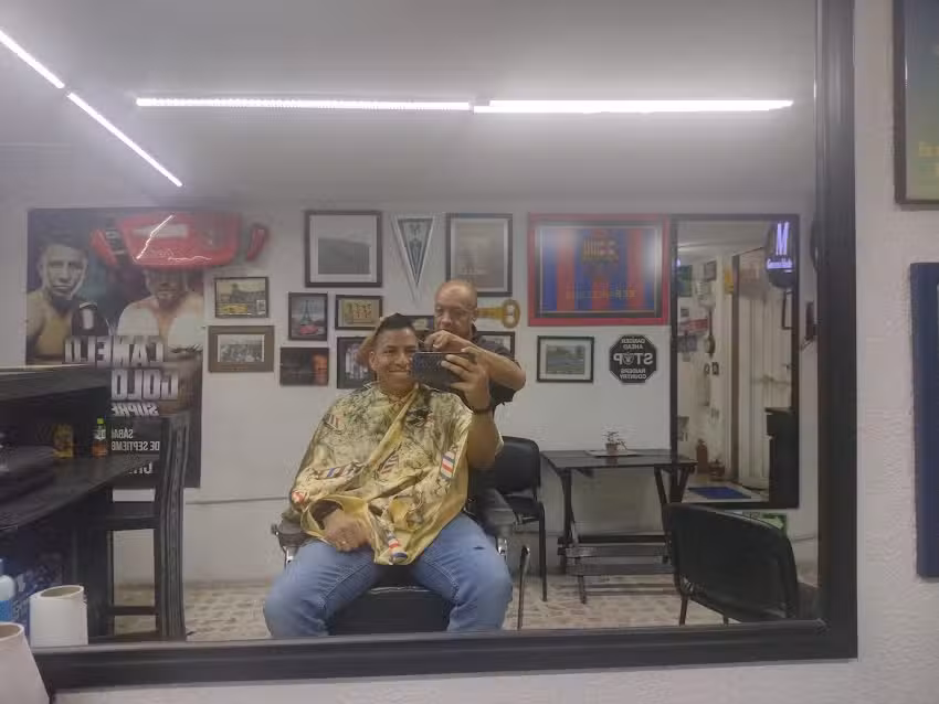 PELUQUER&Iacute;A ROY