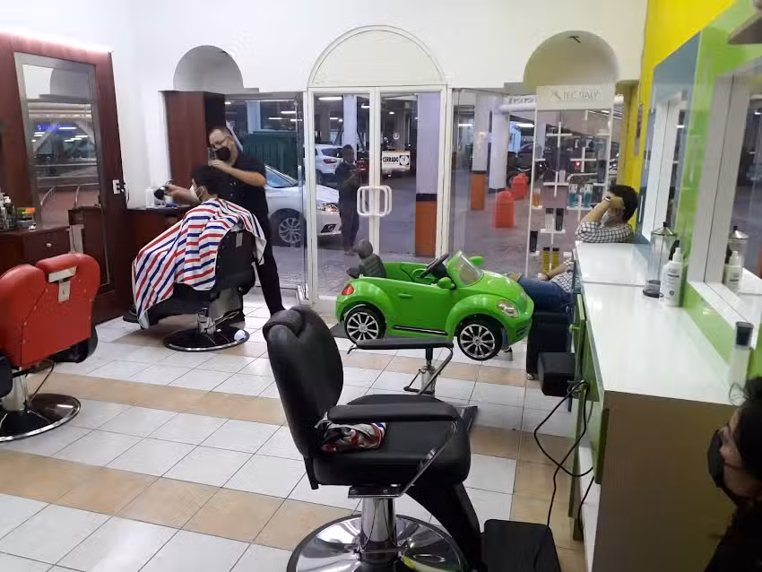 PELUQUERIA VILLALOBOS