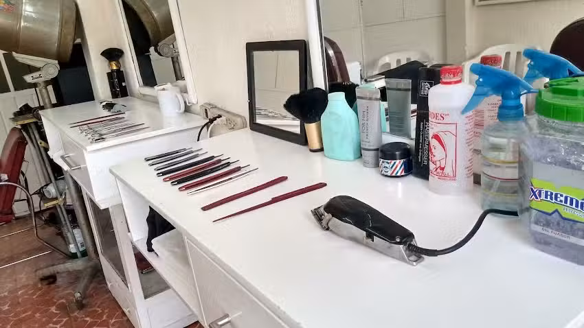 Peluqueria y barber&iacute;a Manolo