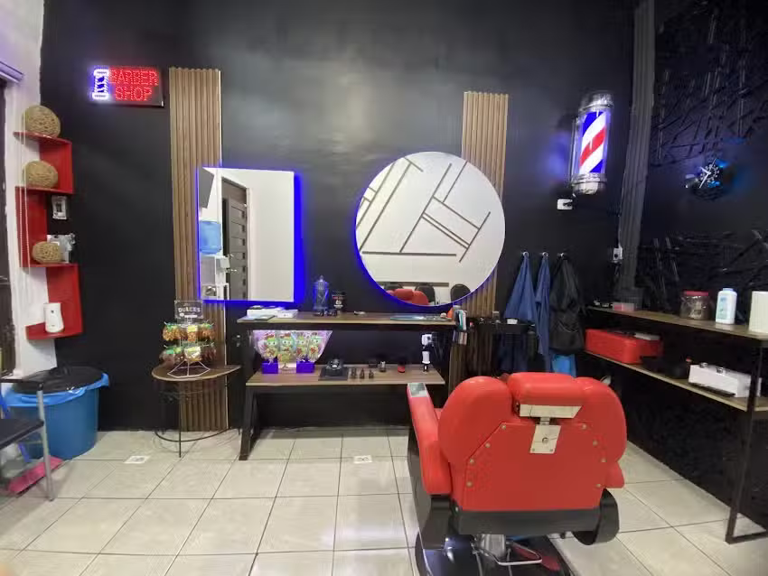 Peluquer&iacute;a y Barber&iacute;a SA&rsquo;HA