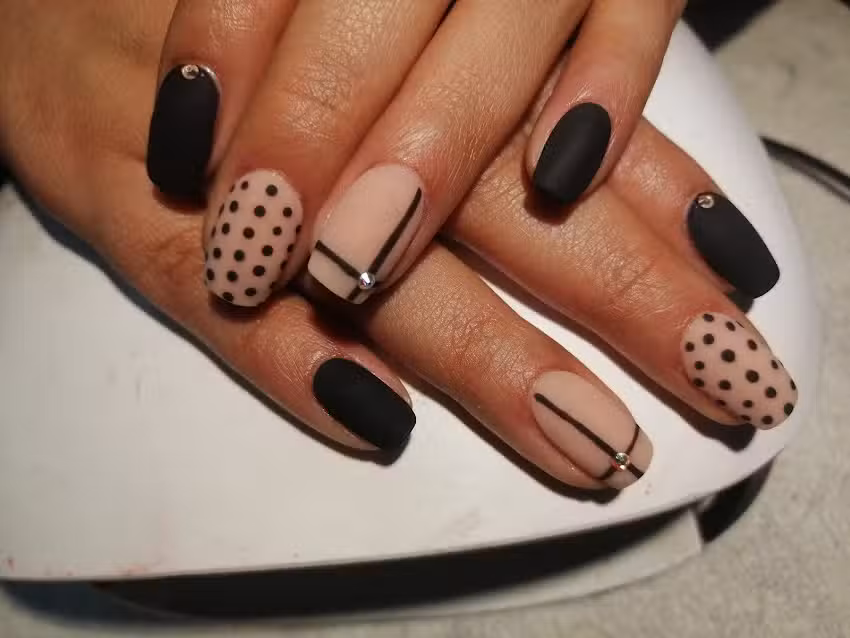 PELUQUERIA Y SALON RAGNAR BARBERIA U&Ntilde;AS