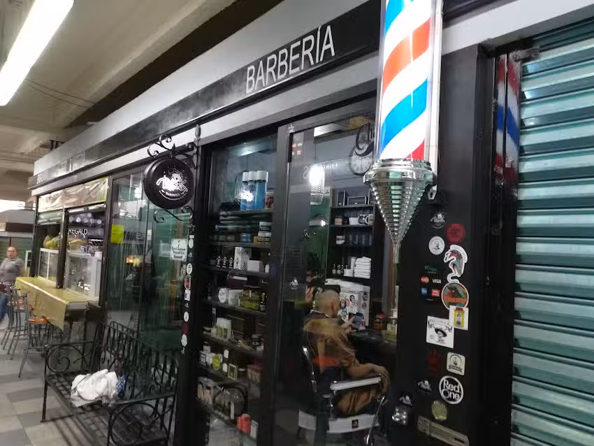 P&eacute;ppes Barber&iacute;a