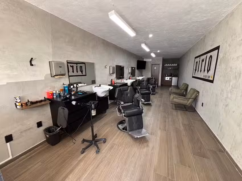 Pirlo Barber Shop