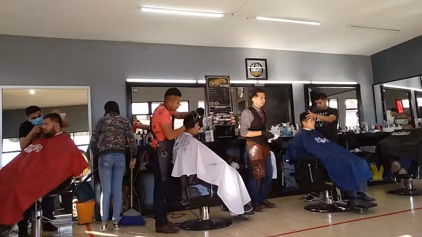 RENEGADOS&rdquo; Barber Shop
