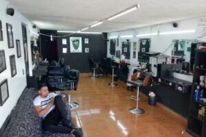 REY BARBERSHOP & HAIR STUDIO