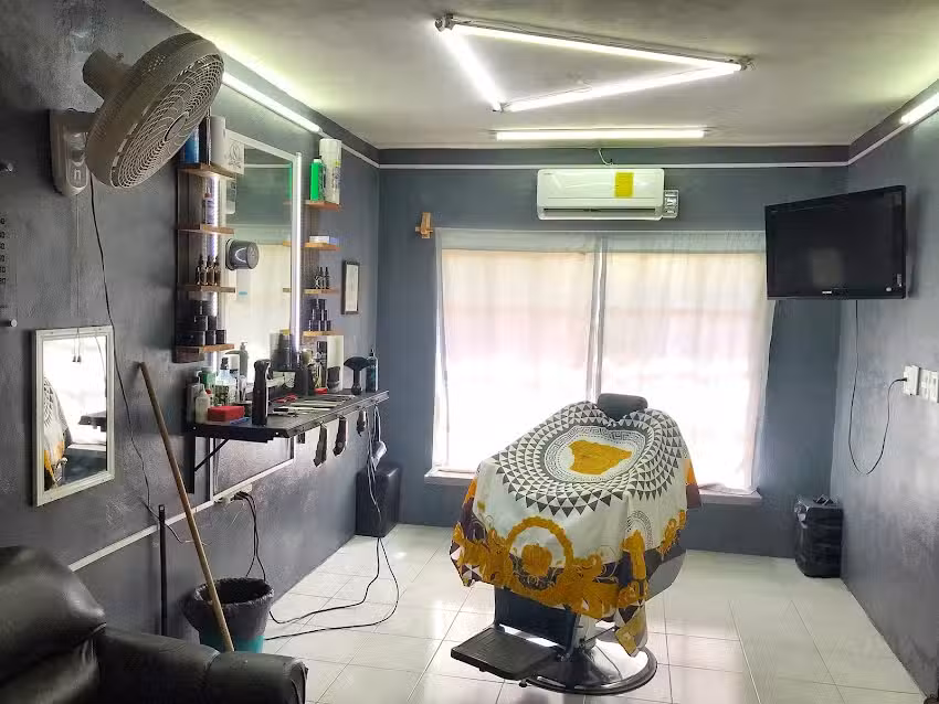 𝐑𝐎𝐘𝐀𝐋 𝐌𝐀𝐍 𝐁𝐀𝐑𝐁𝐄𝐑𝐒𝐇𝐎𝐏