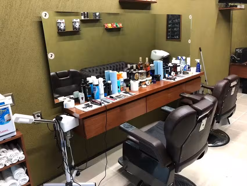 Russel Barber Shop San Marcos
