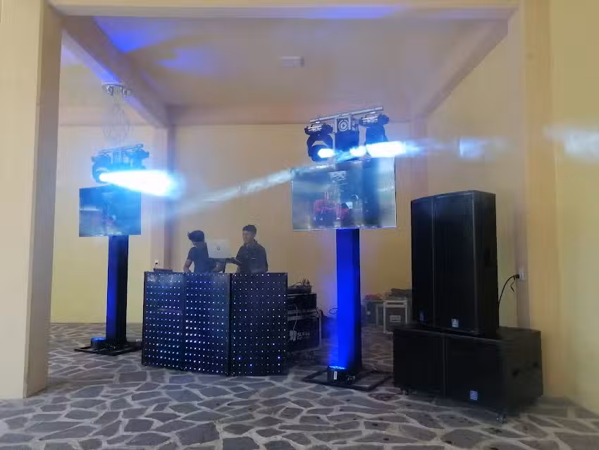 Sal&oacute;n Jardines Del Rio