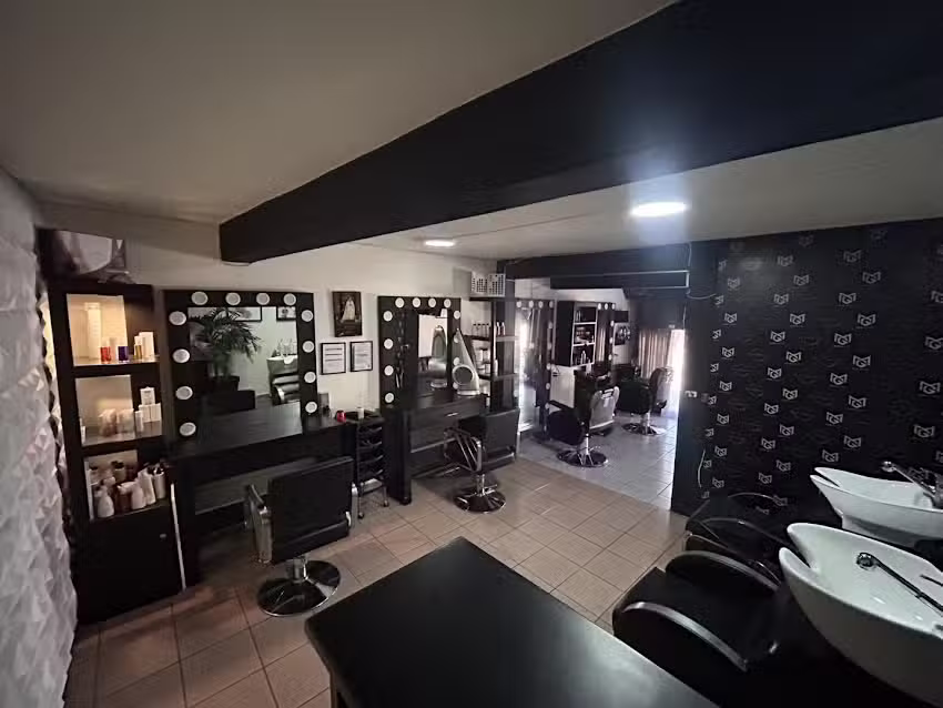 Sal&oacute;n Studios de Belleza y Barber&iacute;a