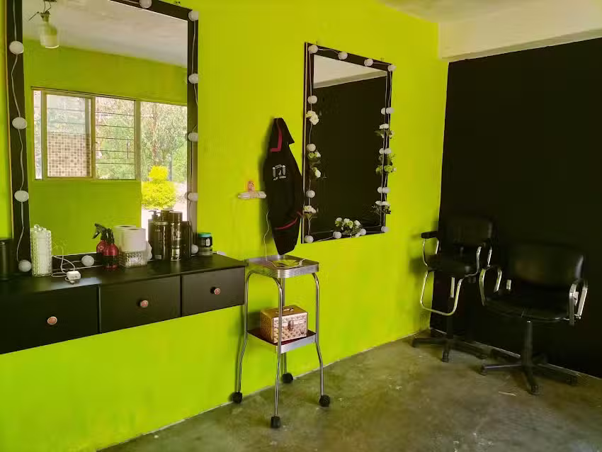 Sal&oacute;n y barber&iacute;a Elena