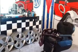 SCISSORS IN YOUR HOUSE. Servicio de barber&iacute;a a domicilio.