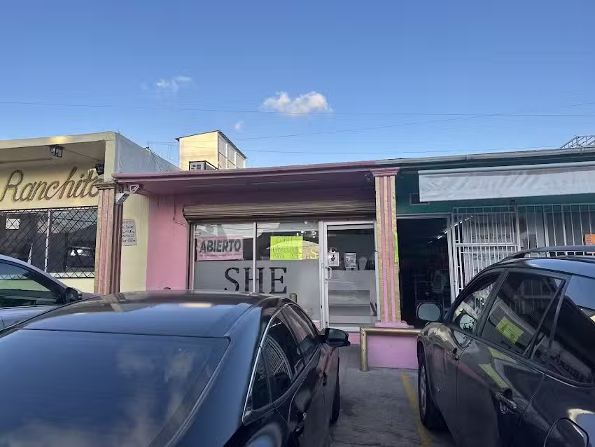 SHE Beauty Studio (Salon de Belleza)