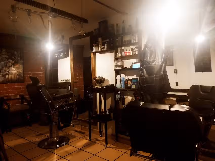 Studio 102 est&eacute;tica barberia y peluquer&iacute;a urbana