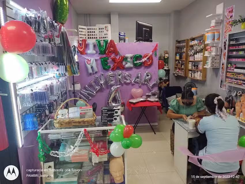 Studio y boutique de pesta&ntilde;as y cejas insumos y m&aacute;s. Pambri Pantoja