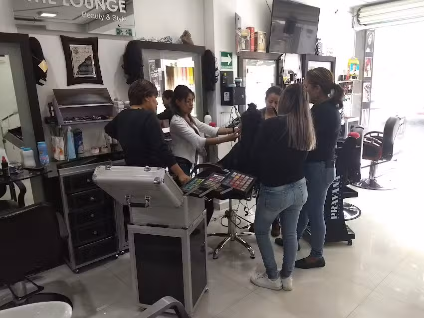 The Lounge & Barber&iacute;a