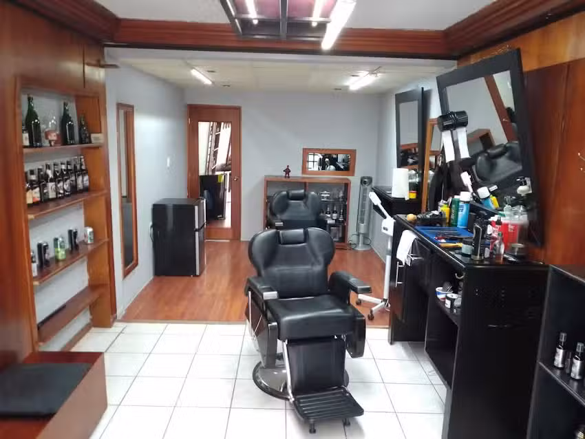 Titan barber club