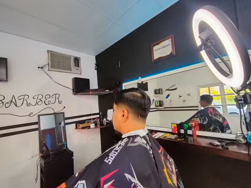 To&ntilde;o Barber