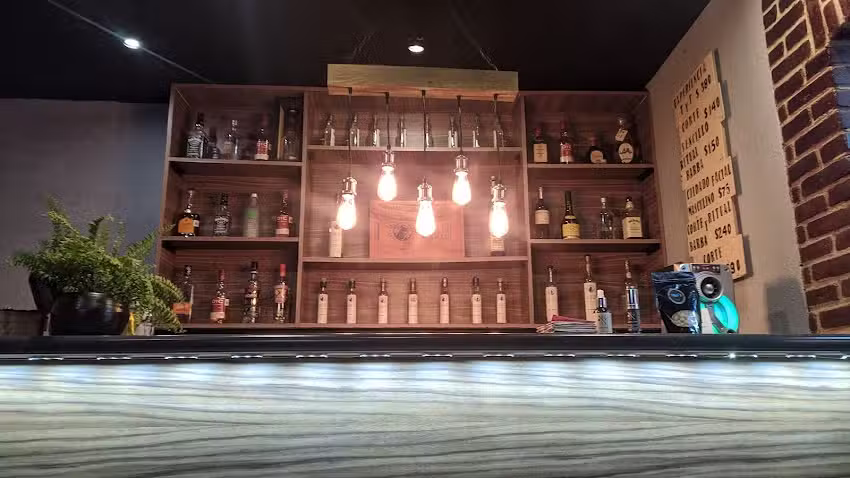 Trago y Tijera