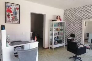 UNA BUENA BARBERIA ESTETICA SALON