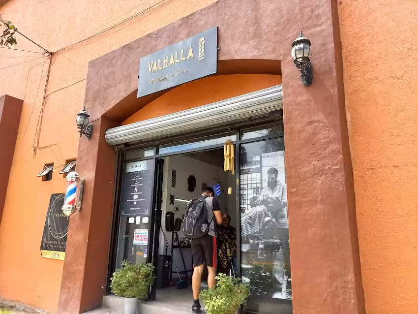 VALHALLA Barberia & sal&oacute;n