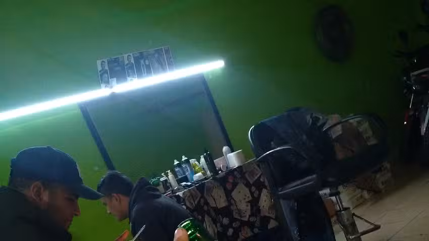 Vega&rsquo;s barbershop