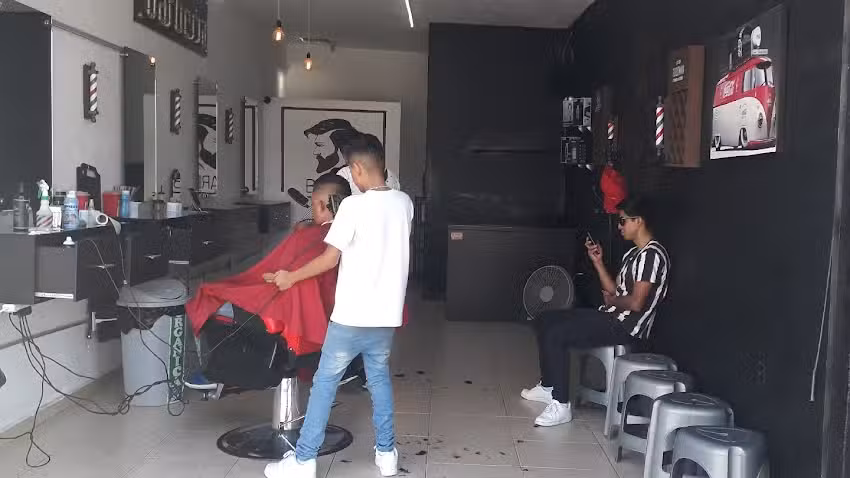 V&eacute;rtigo barber shop 2