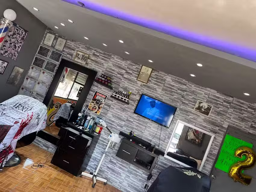 Villa&rsquo;s BARBER SHOP