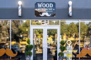 Wood Mustache Barbería