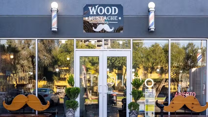 Wood Mustache Barber&iacute;a